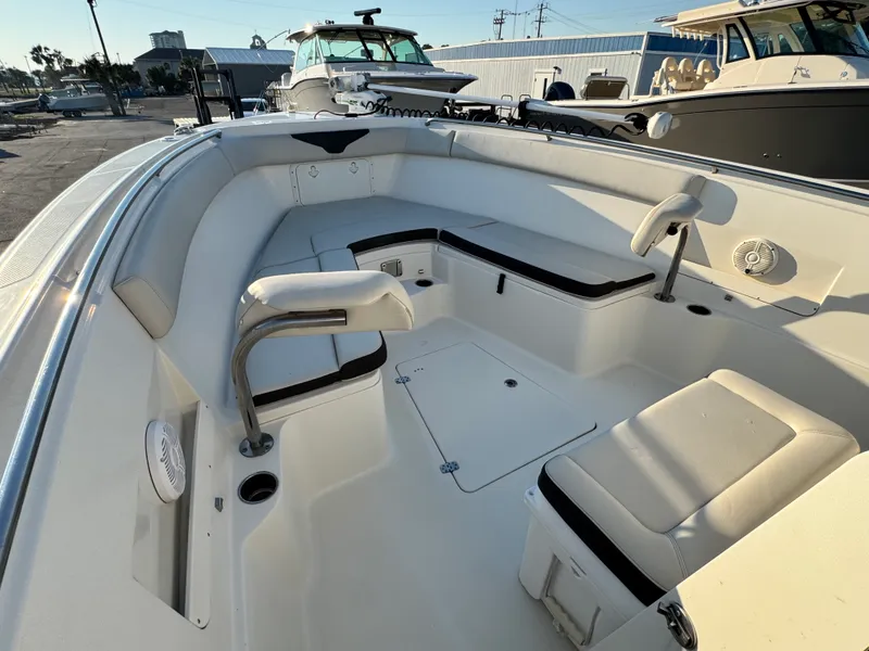 Slide: The Image of Sailfish 320 CC 2022 - 24