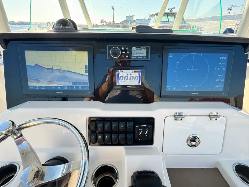 Slide: The Image of Sailfish 320 CC 2022 - 19