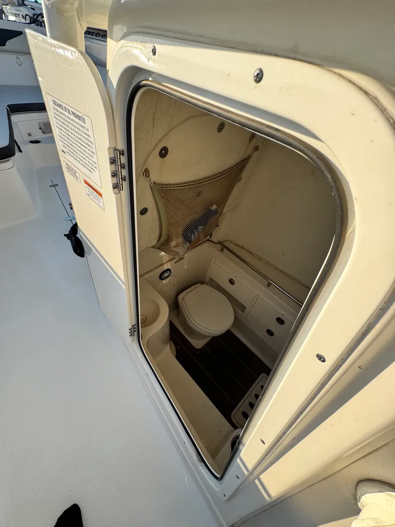 Slide: The Image of Sailfish 320 CC 2022 - 23