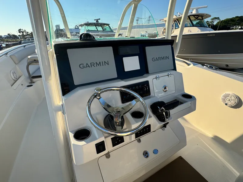 Slide: The Image of Sailfish 320 CC 2022 - 18