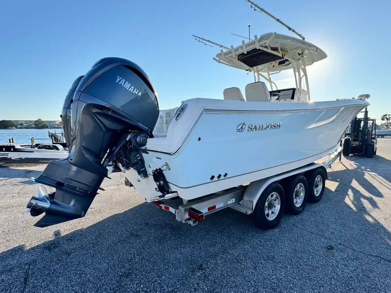 The Image of Sailfish 320 CC 2022 - 0