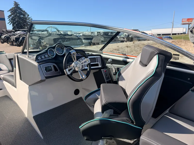 Slide: The Image of Mastercraft XT23 2017 - 32
