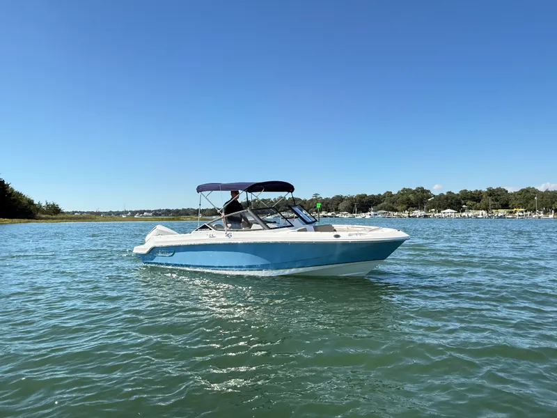 The Image of Boston Whaler 210 Vantage 2027 - 0