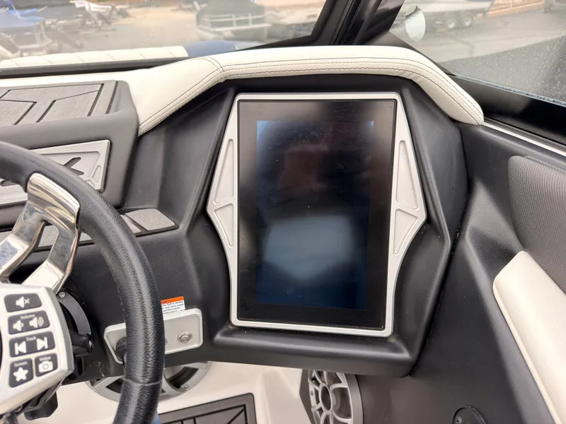 Slide: The Image of Tige 22RZX 2021 - 14