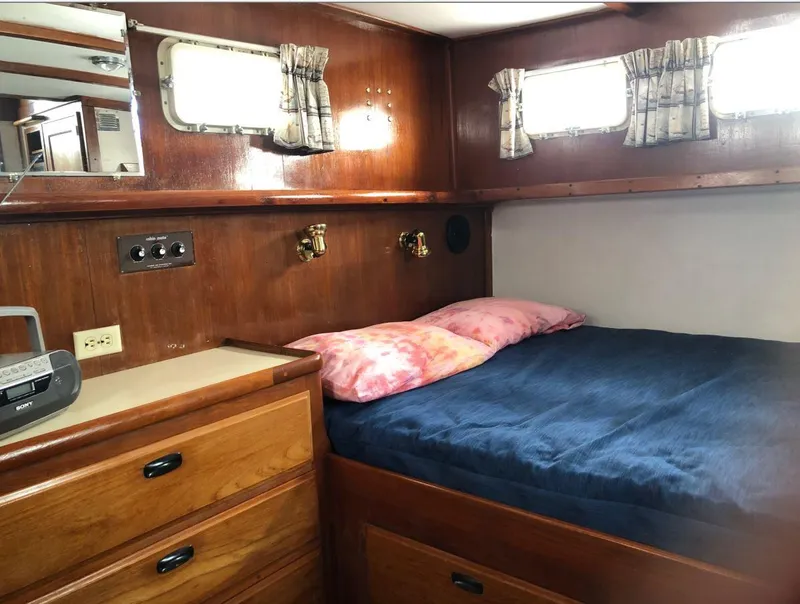 Slide: The Image of DeFever 40 Passage Maker Trawler Yacht 1974 - 4