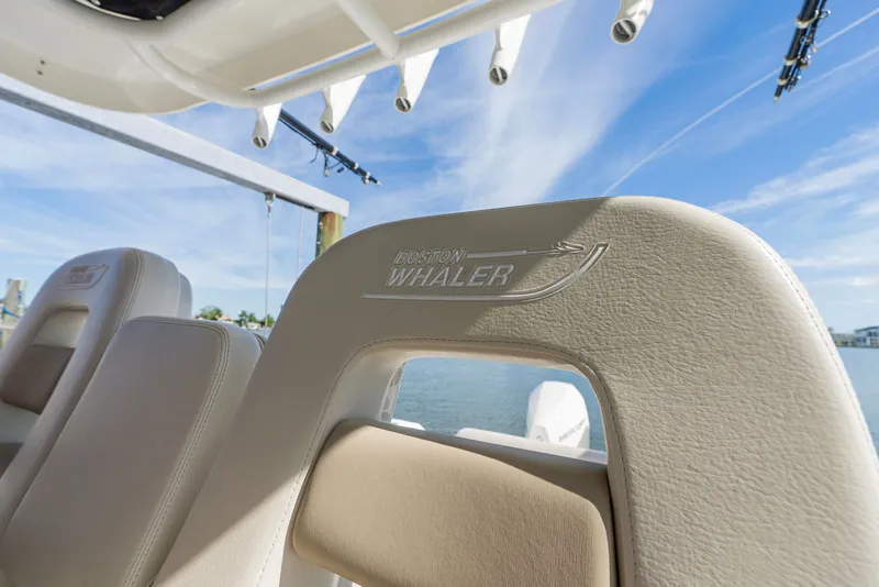 Slide: The Image of Boston Whaler 330 OUTRAGE 2022 - 21