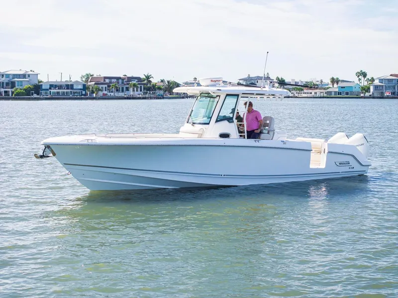 Slide: The Image of Boston Whaler 330 OUTRAGE 2022 - 5