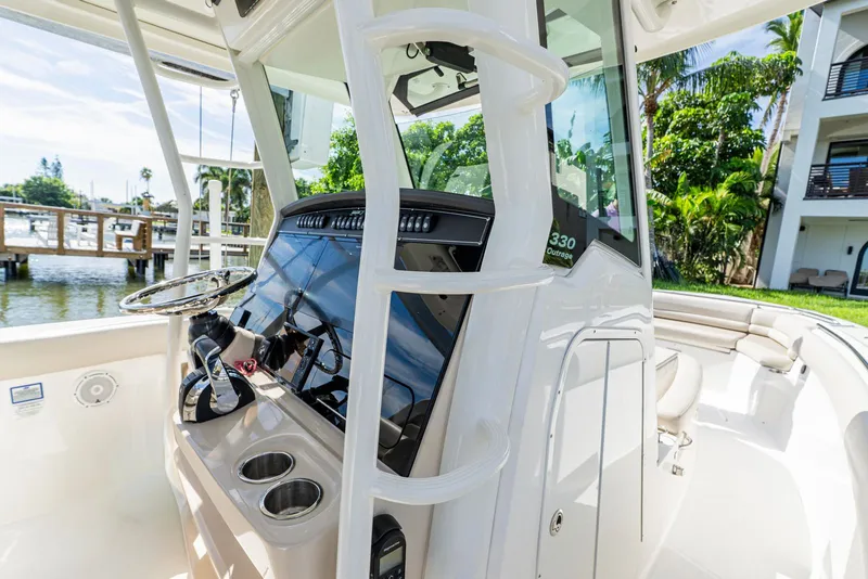 Slide: The Image of Boston Whaler 330 OUTRAGE 2022 - 23