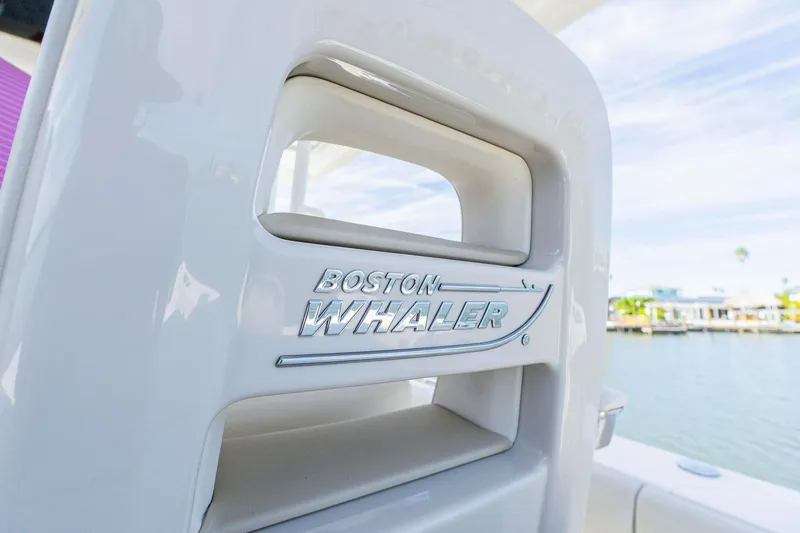 Slide: The Image of Boston Whaler 330 OUTRAGE 2022 - 24