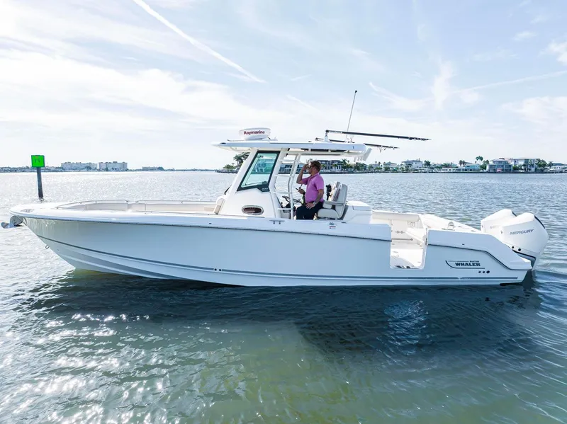Slide: The Image of Boston Whaler 330 OUTRAGE 2022 - 4