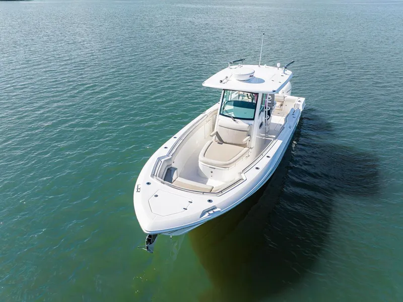 Slide: The Image of Boston Whaler 330 OUTRAGE 2022 - 6