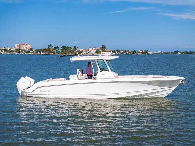 The Image of Boston Whaler 330 OUTRAGE 2022 - 0