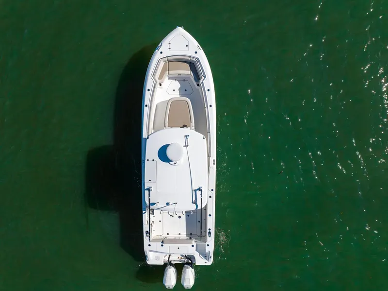 Slide: The Image of Boston Whaler 330 OUTRAGE 2022 - 7