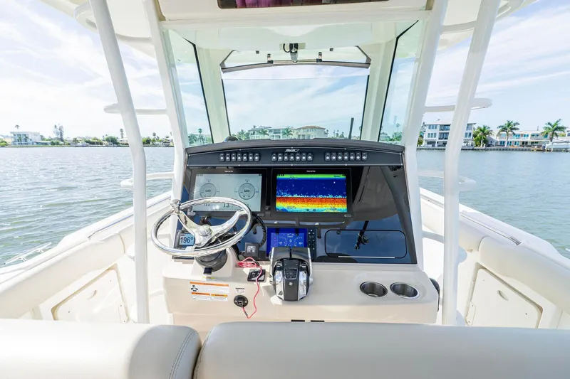 Slide: The Image of Boston Whaler 330 OUTRAGE 2022 - 11