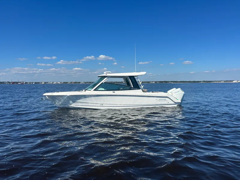 The Image of Boston Whaler 330 Vantage 2027 - 0