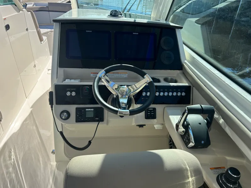 Slide: The Image of Boston Whaler 330 Vantage 2027 - 18