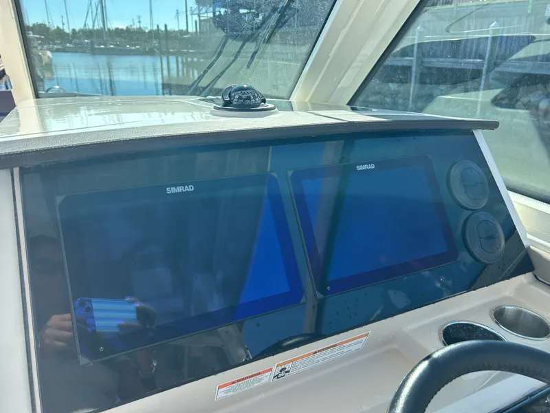 Slide: The Image of Boston Whaler 330 Vantage 2027 - 28