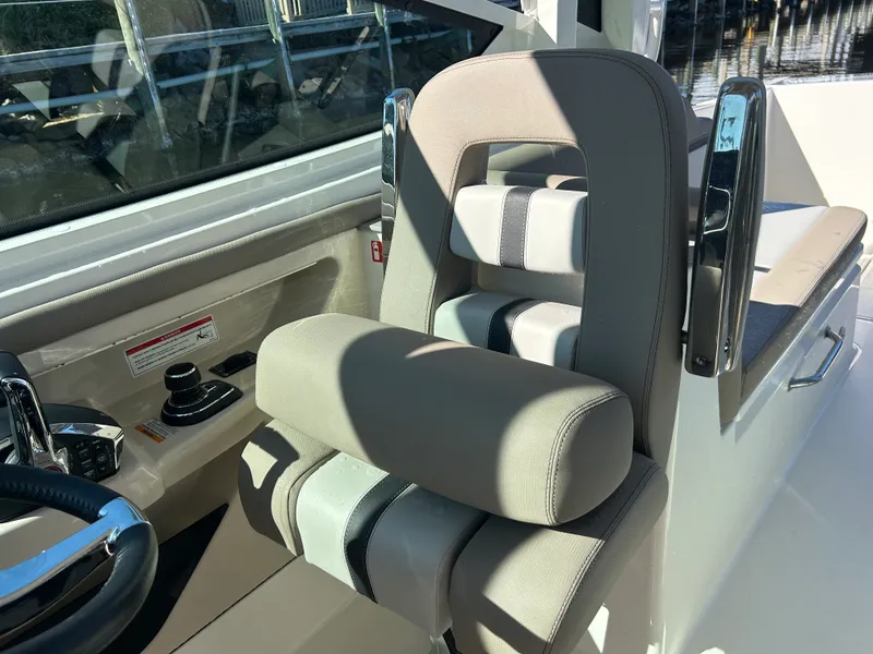 Slide: The Image of Boston Whaler 330 Vantage 2027 - 20