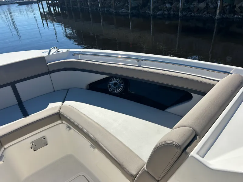Slide: The Image of Boston Whaler 330 Vantage 2027 - 30