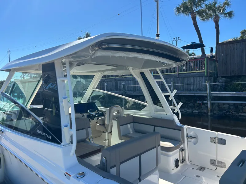 Slide: The Image of Boston Whaler 330 Vantage 2027 - 37