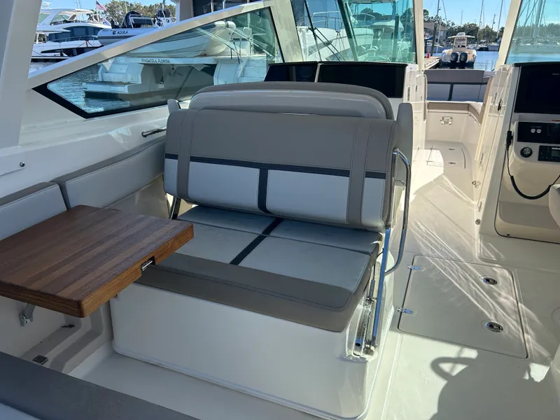 Slide: The Image of Boston Whaler 330 Vantage 2027 - 23