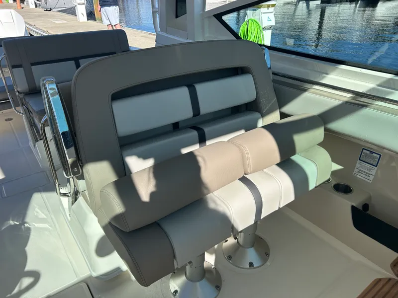 Slide: The Image of Boston Whaler 330 Vantage 2027 - 25