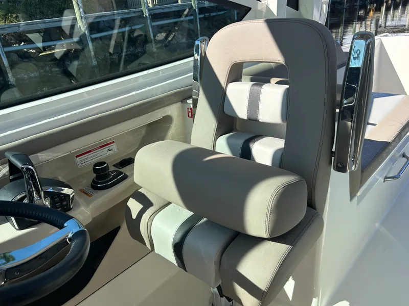 Slide: The Image of Boston Whaler 330 Vantage 2027 - 21