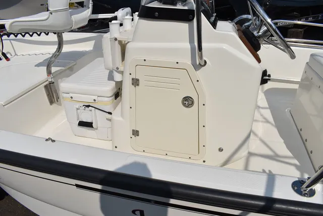 Slide: The Image of Boston Whaler 150 Montauk 2014 - 23