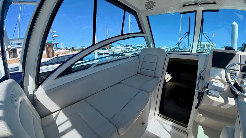 Slide: The Image of Boston Whaler 285 CONQUEST 2018 - 15