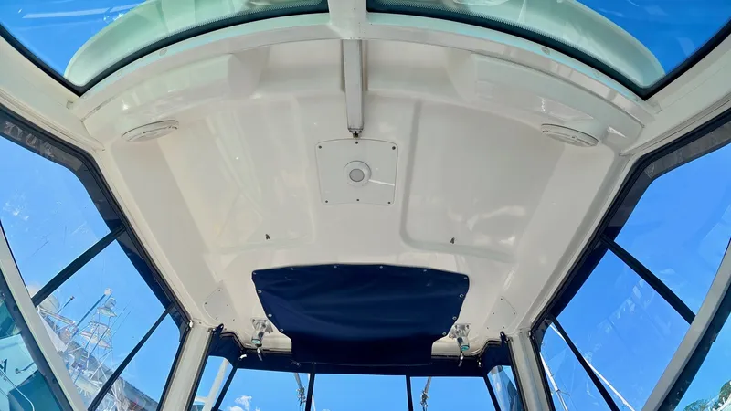 Slide: The Image of Boston Whaler 285 CONQUEST 2018 - 12