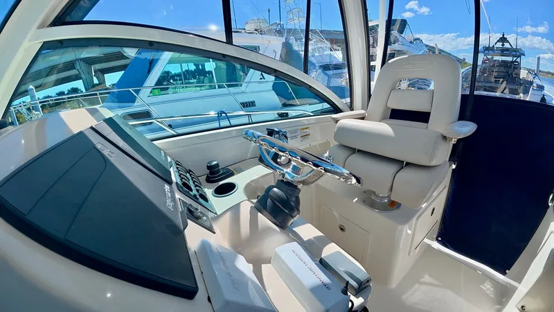 Slide: The Image of Boston Whaler 285 CONQUEST 2018 - 8