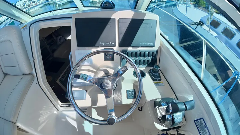 Slide: The Image of Boston Whaler 285 CONQUEST 2018 - 7
