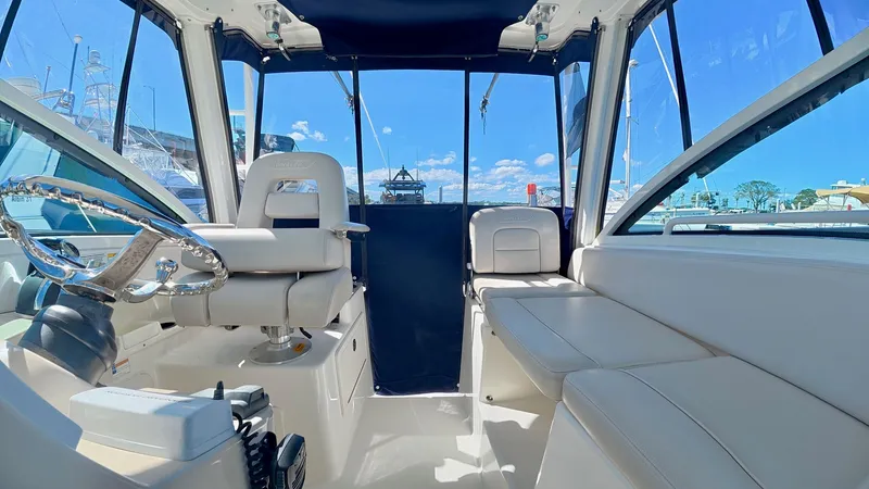Slide: The Image of Boston Whaler 285 CONQUEST 2018 - 13