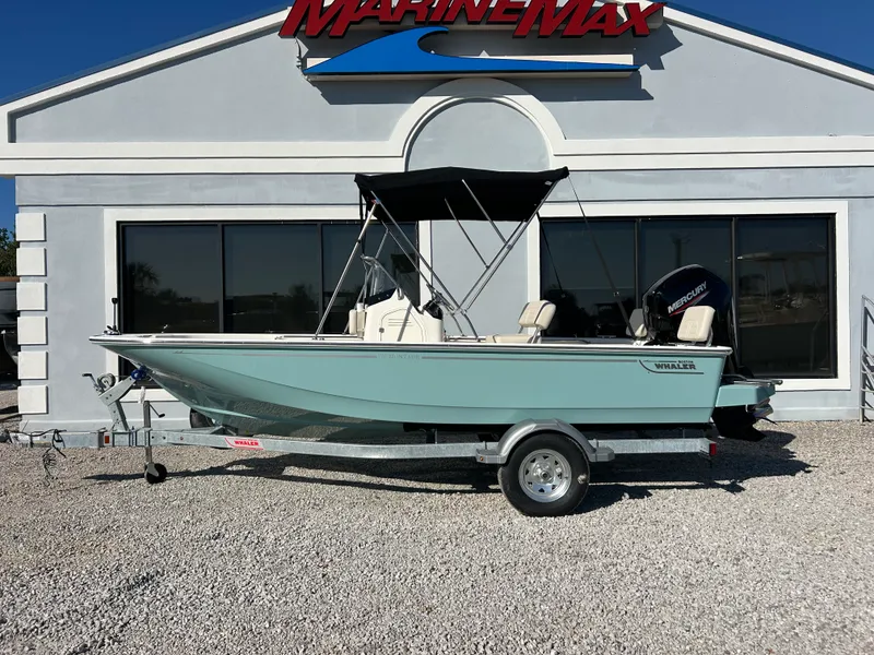 The Image of Boston Whaler 170 Montauk 2027 - 0