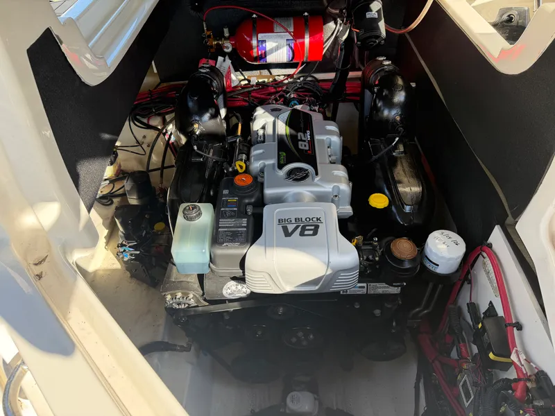 Slide: The Image of Sea Ray 280 2021 - 19