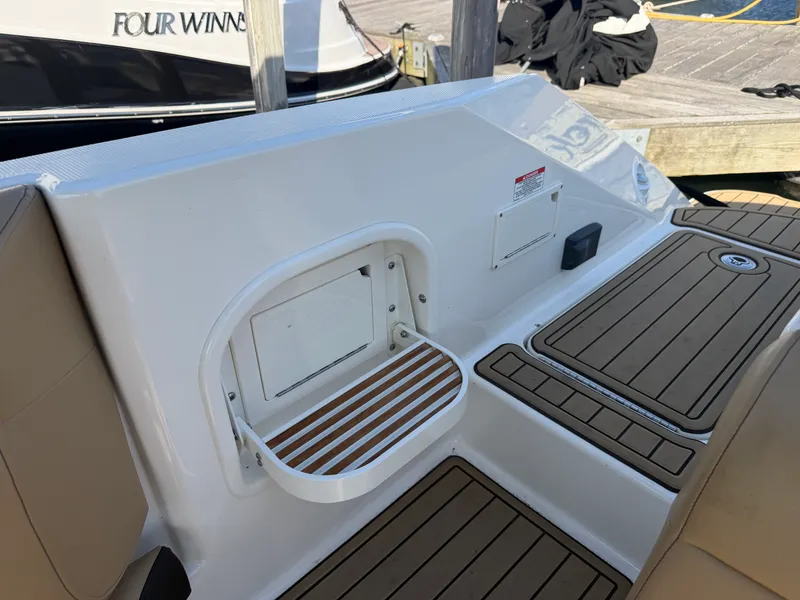 Slide: The Image of Sea Ray 280 2021 - 16