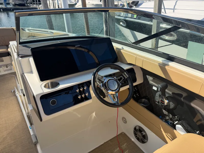 Slide: The Image of Sea Ray 280 2021 - 15