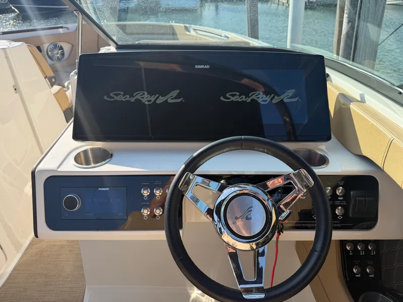 Slide: The Image of Sea Ray 280 2021 - 17