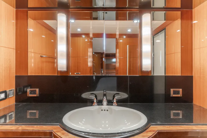 Slide: The Image of Ocean Alexander 68 MOTOR YACHT 2010 - 43