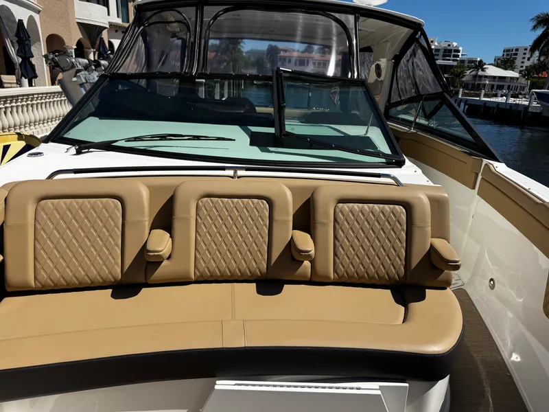 Slide: The Image of Sea Ray SLX 400 2023 - 30