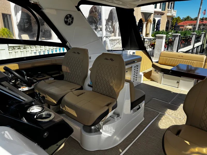 Slide: The Image of Sea Ray SLX 400 2023 - 25