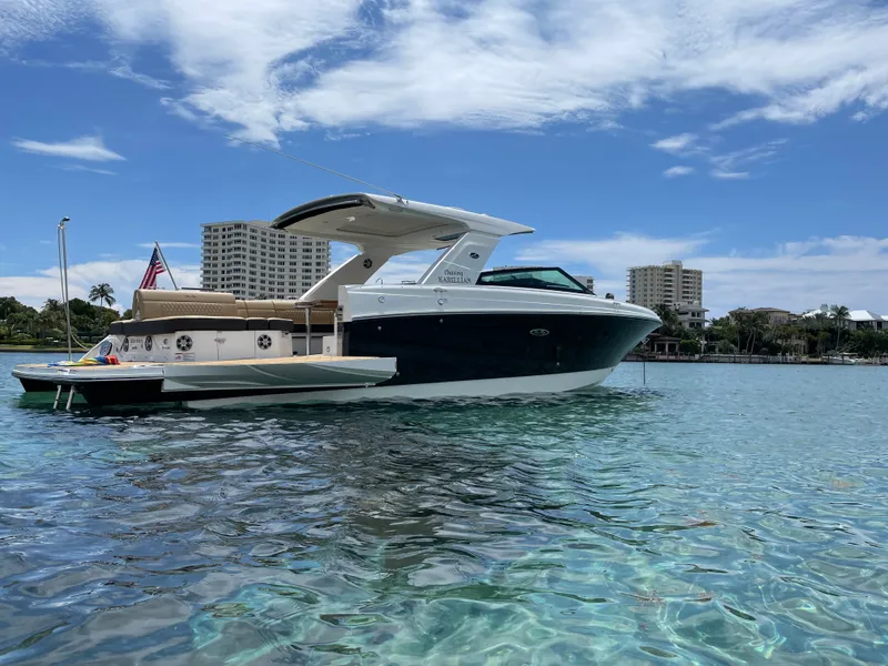 Slide: The Image of Sea Ray SLX 400 2023 - 1