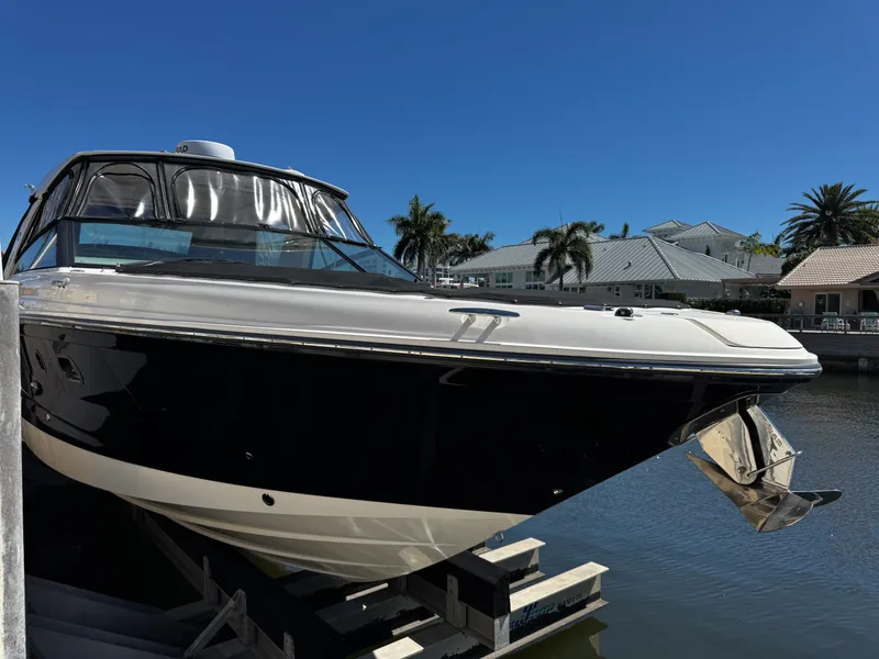Slide: The Image of Sea Ray SLX 400 2023 - 41
