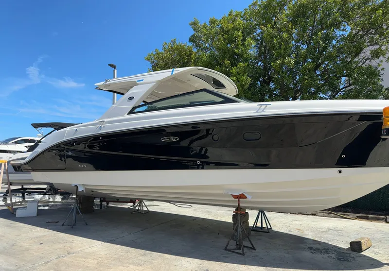 Slide: The Image of Sea Ray SLX 400 2023 - 5