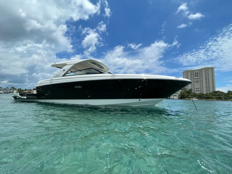 Slide: The Image of Sea Ray SLX 400 2023 - 3