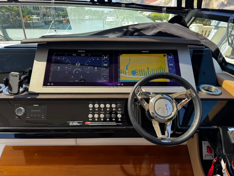 Slide: The Image of Sea Ray SLX 400 2023 - 11