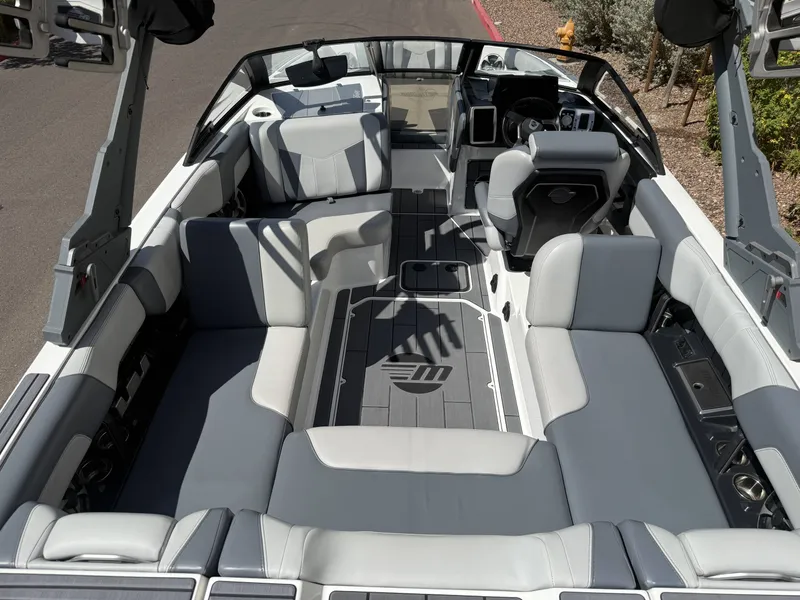 Slide: The Image of Malibu 23 MXZ 2021 - 8