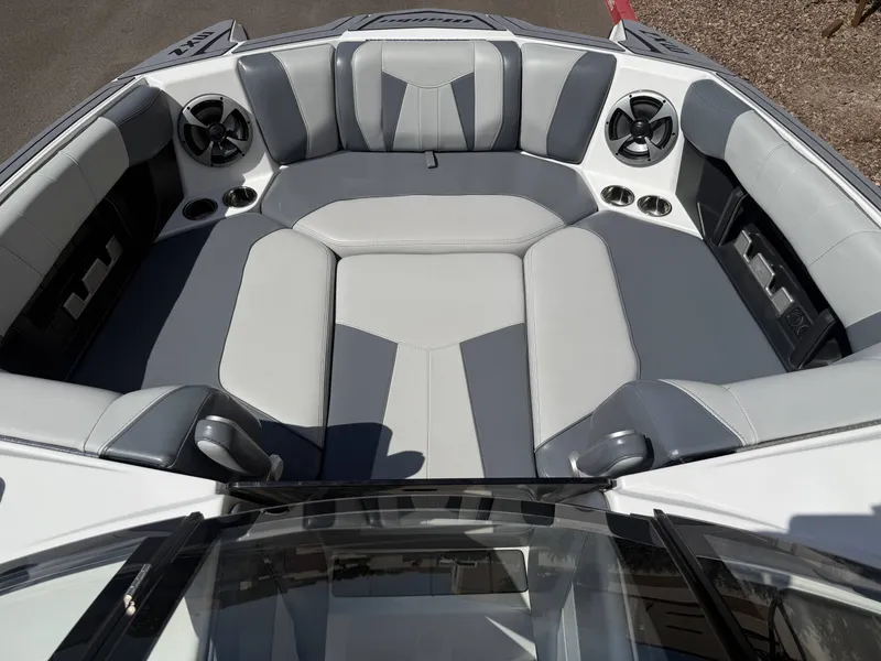 Slide: The Image of Malibu 23 MXZ 2021 - 6
