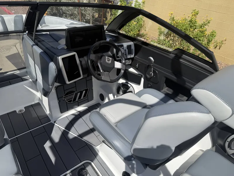 Slide: The Image of Malibu 23 MXZ 2021 - 4