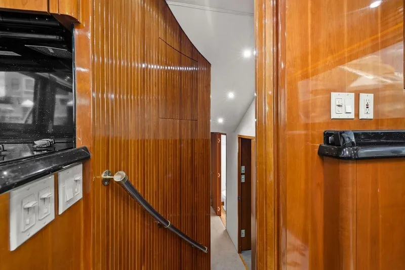 Slide: The Image of Hatteras 60 Convertible 2003 - 21